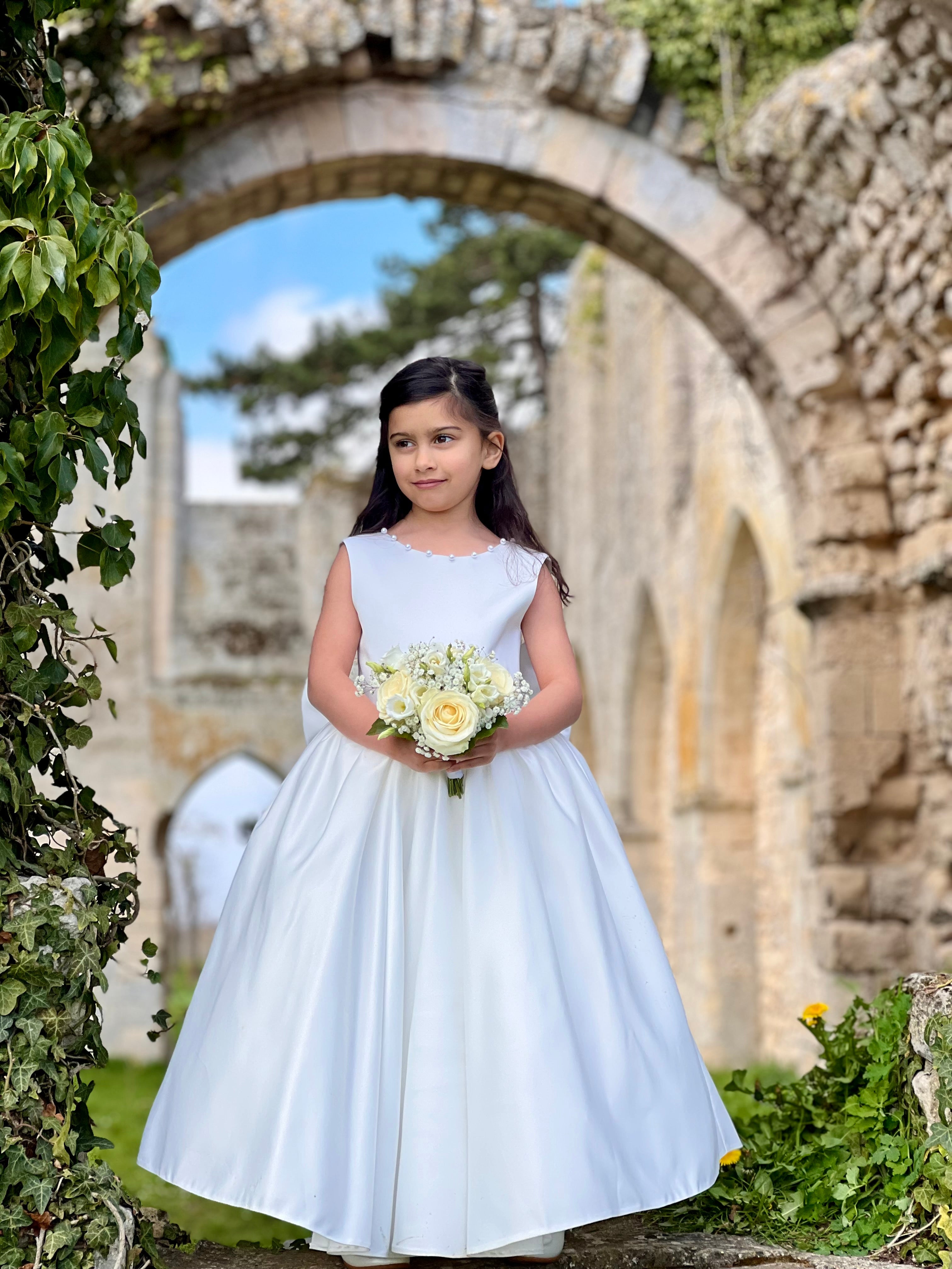 Sofia - Robe blanche en satin avec traîne