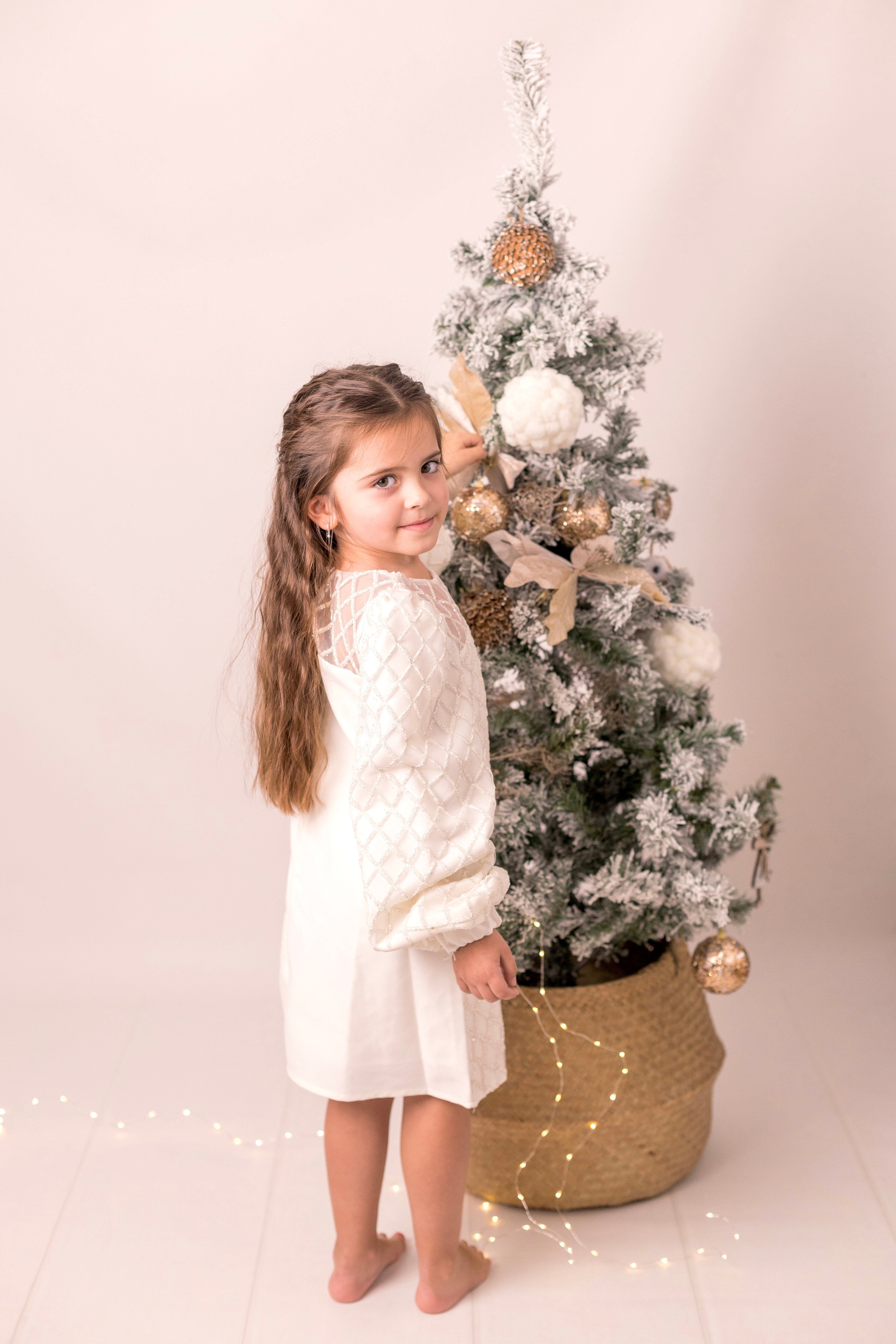 Luna - Robe blanche à manches longue avec détails argentés