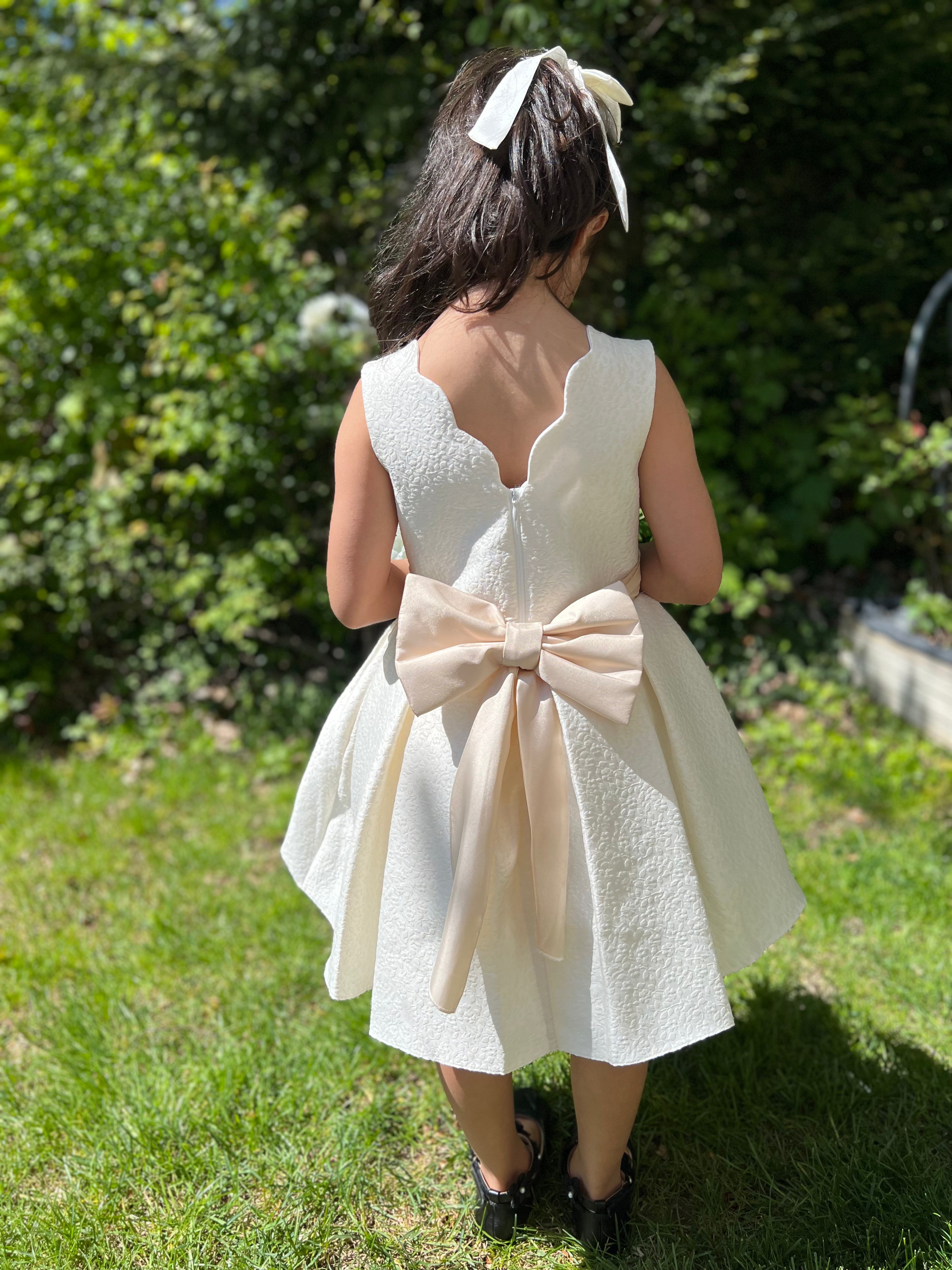 Louise - Robe de cérémonie blanche à ceinture beige