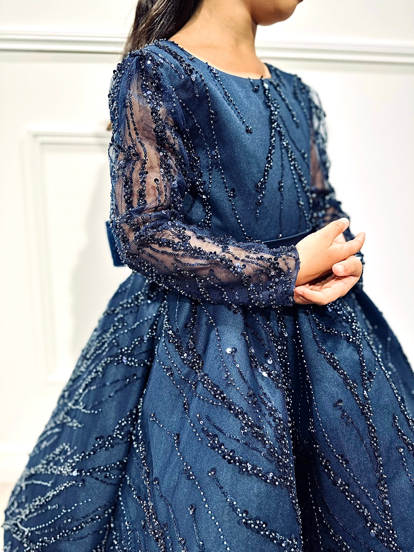 Diamant - Robe prestigieuse avec manches ornées de perles et de strass