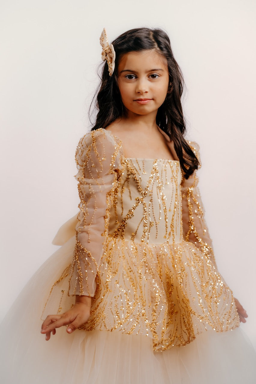 Nour - Robe ornée de strass perlés avec traine amovible
