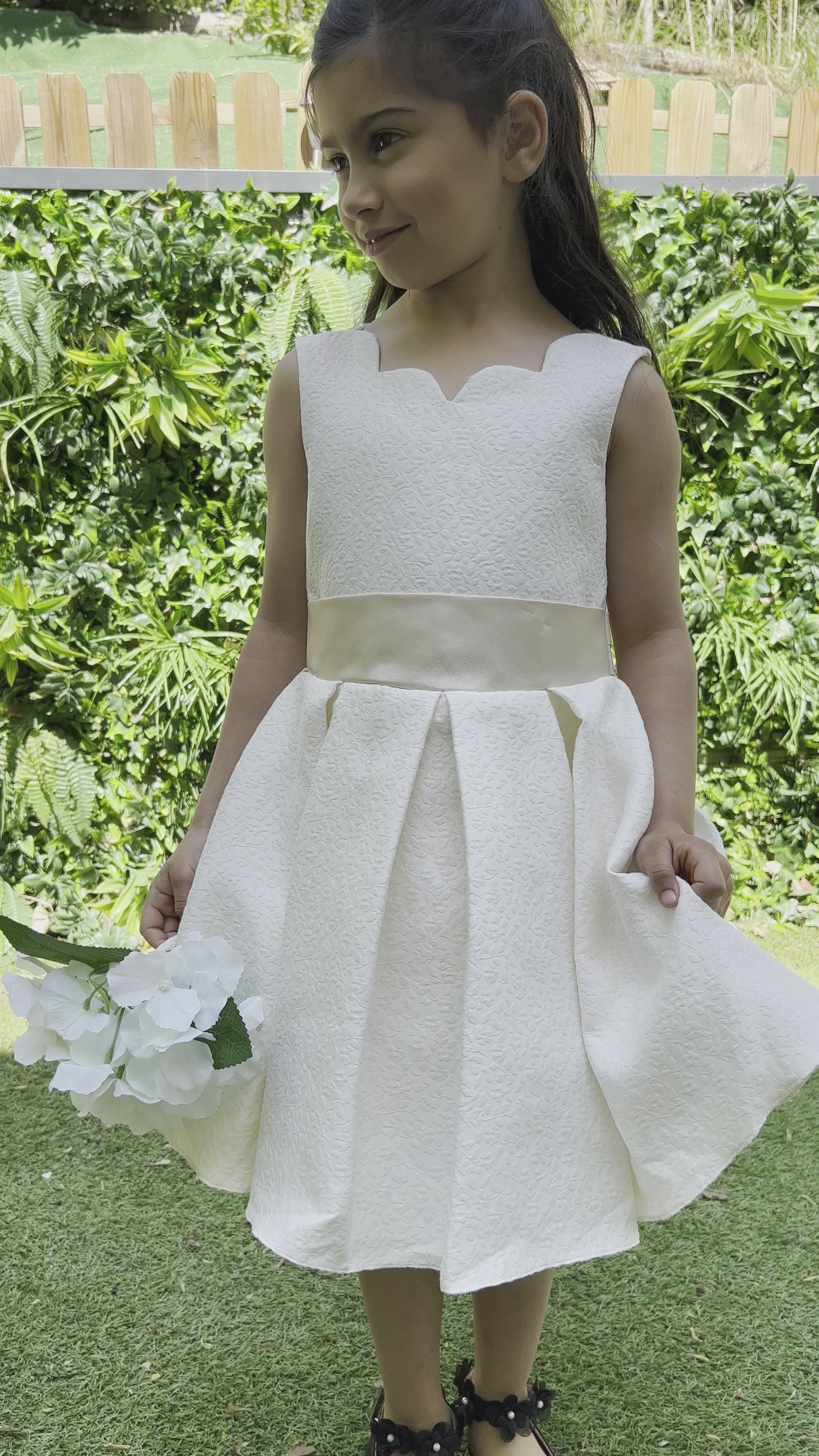 Louise - Robe de cérémonie blanche à ceinture beige 