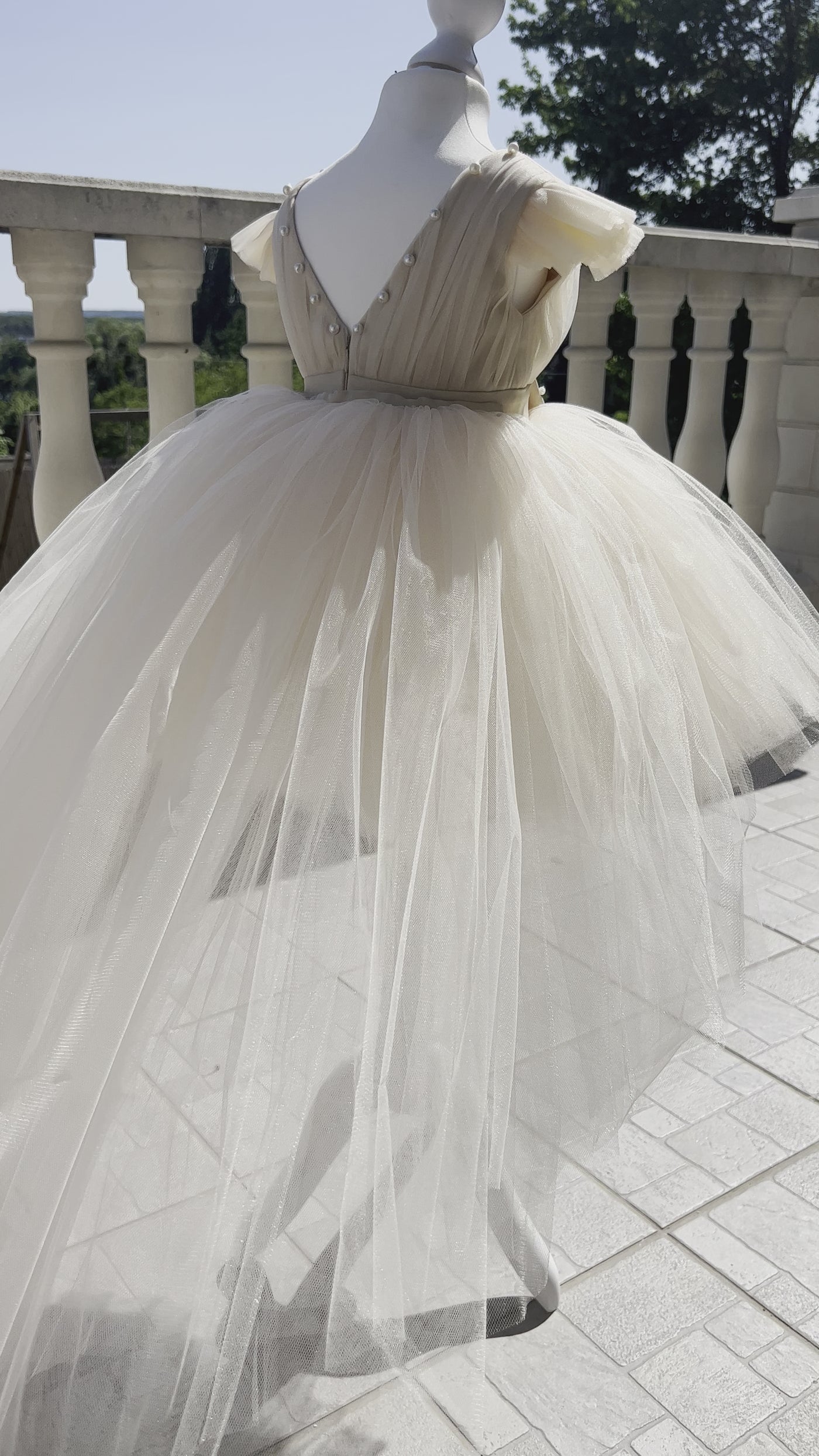 Eva - Robe de cérémonie blanche ou Ivoire pour fille avec traine rétractable pour mariage