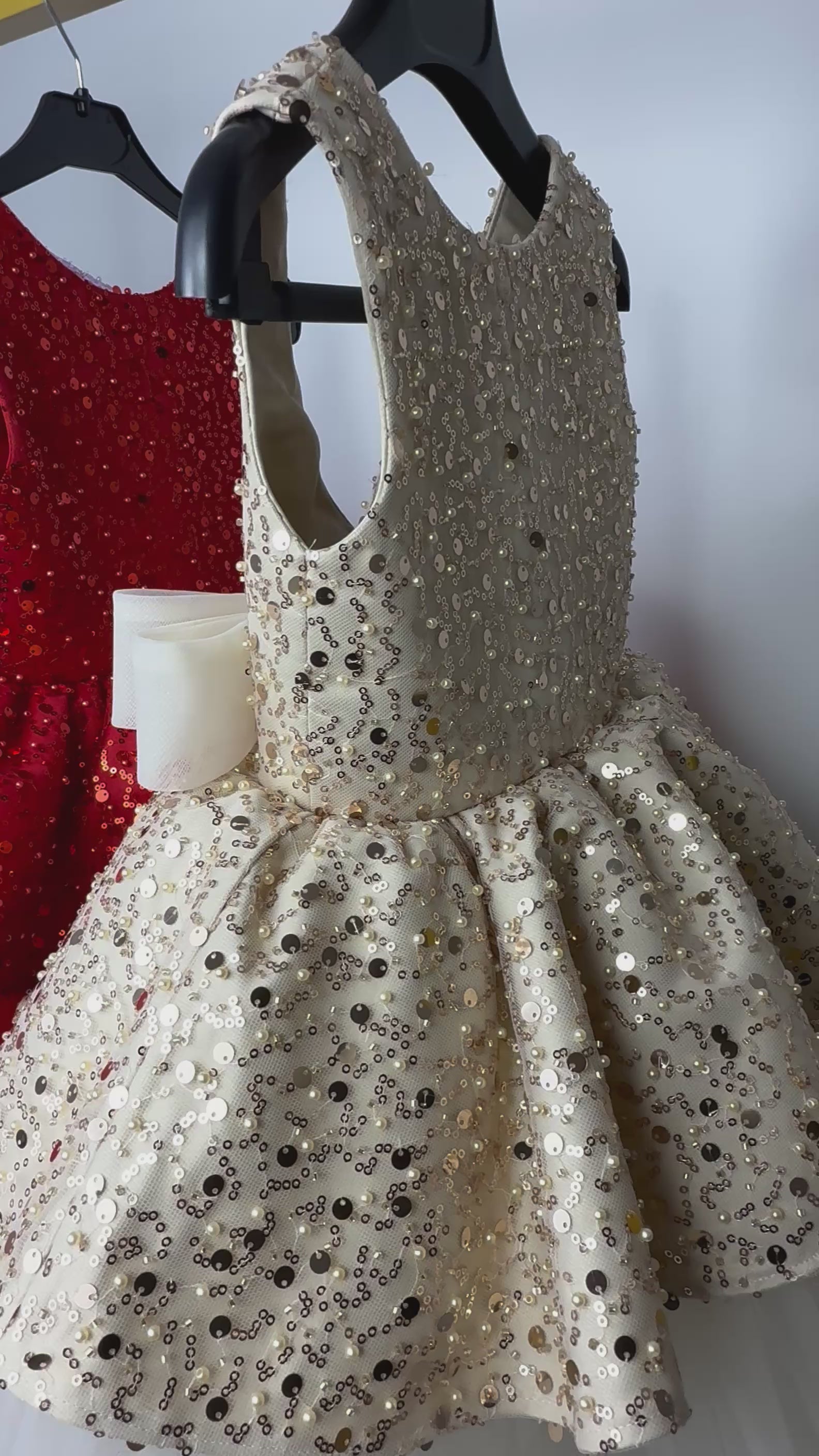 Robe sequins rouge, dorée pour noël