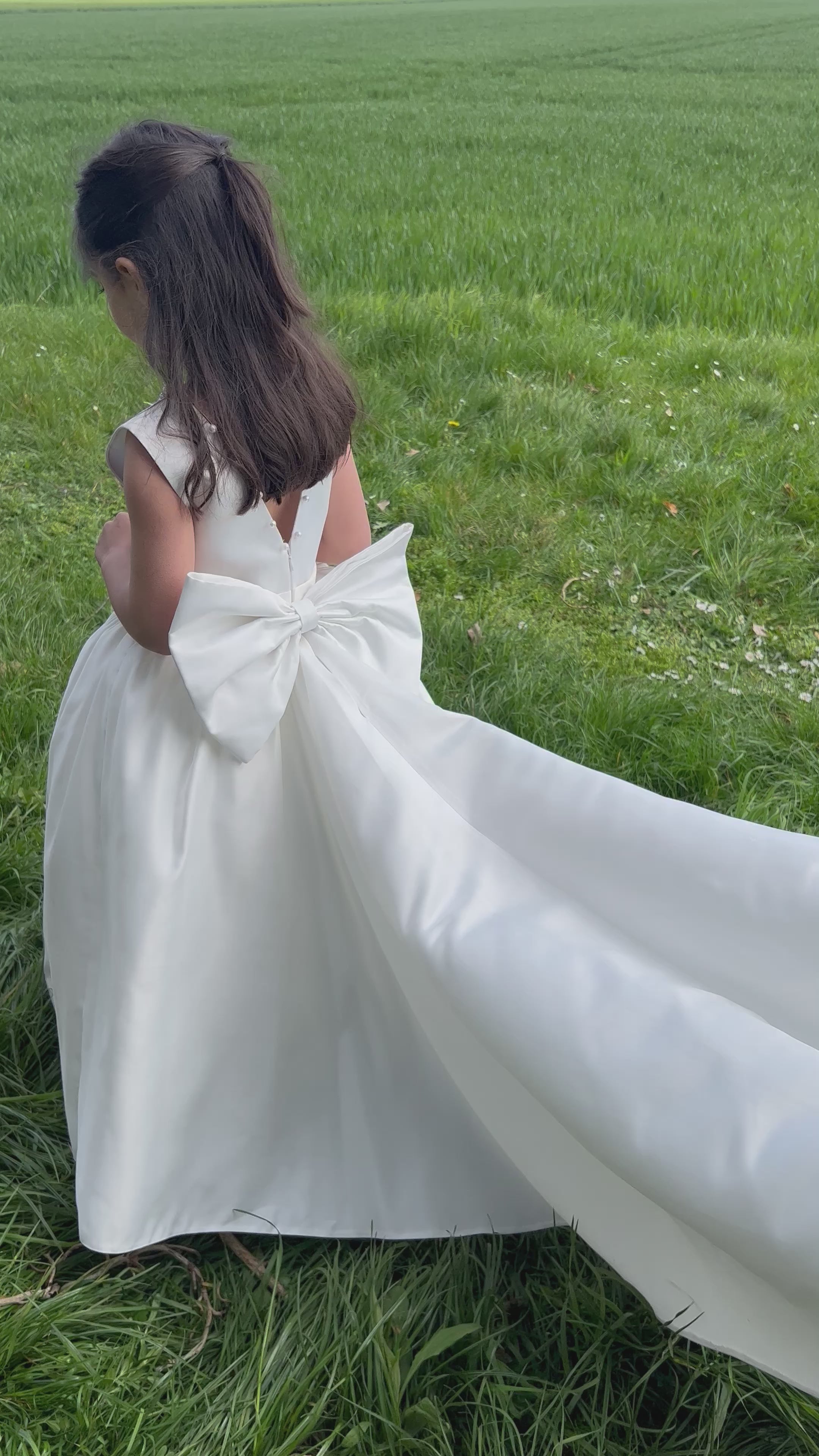 Sofia - Robe blanche en satin avec traîne