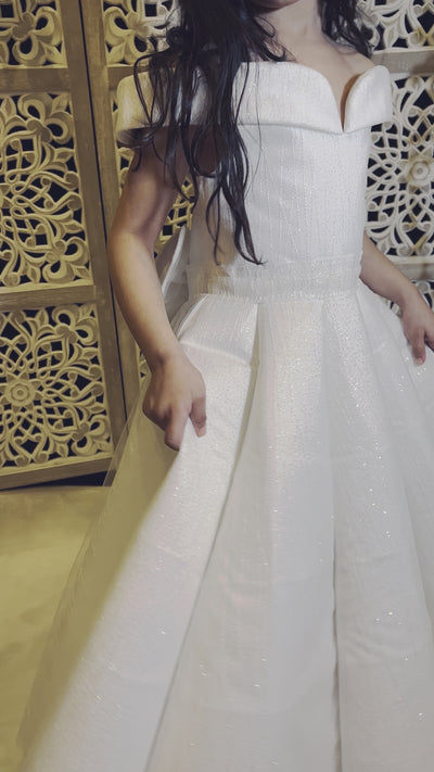 Angelina - Robe blanche en tulle à paillette perlée pour fille d'honneur