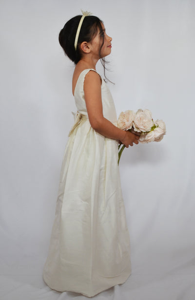 Eleana - Robe en soie sauvage couleur blanc écru pour petite fille d'honneur