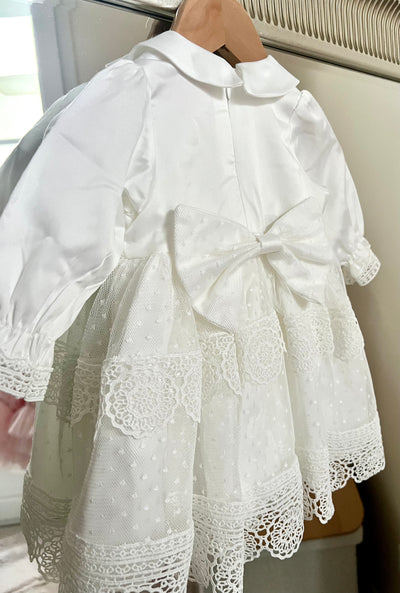Giulia - Coffret robe blanche bébé 100% coton avec chaussons et chapeau béguin pour baptême