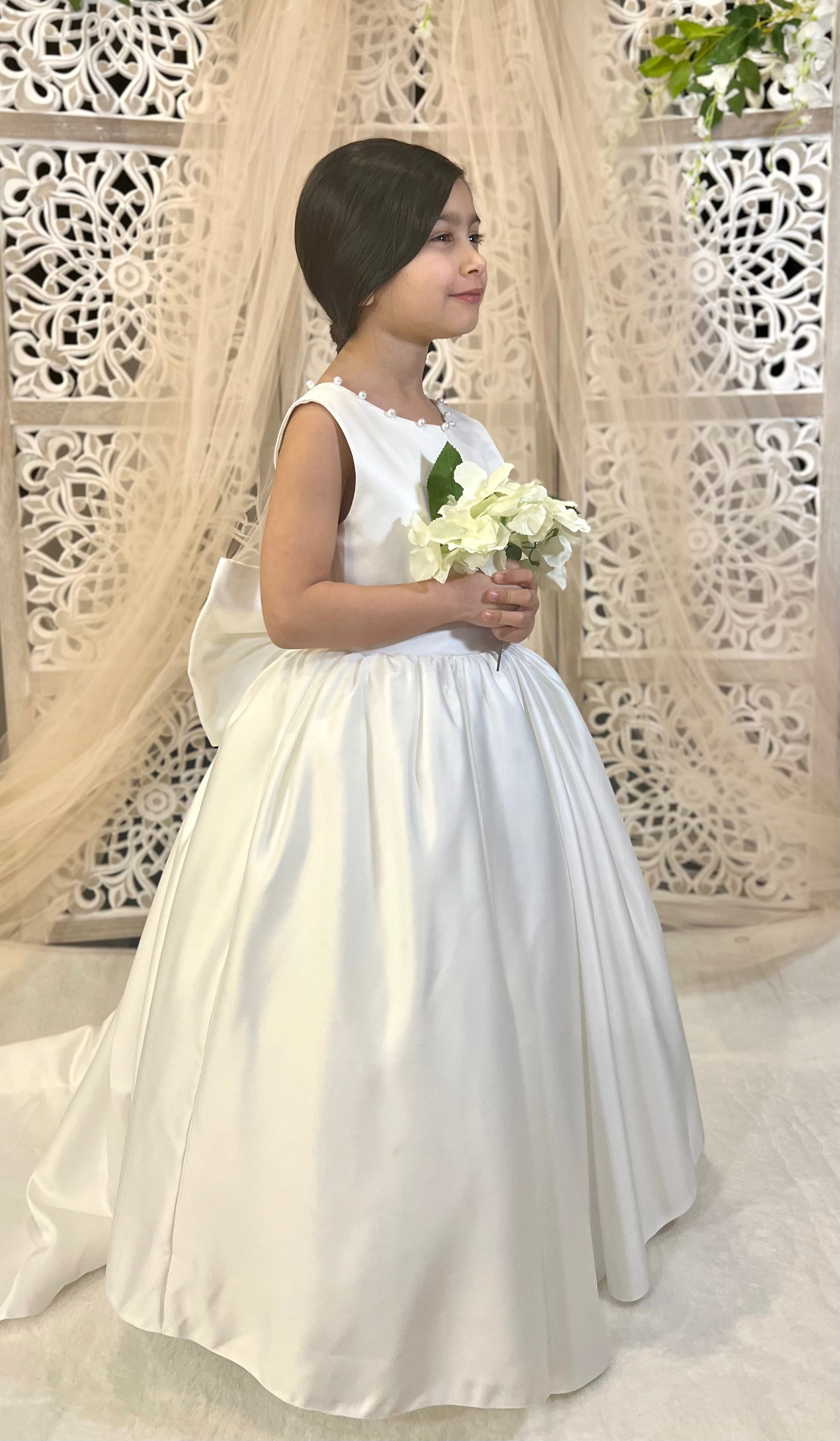 Sofia - Robe blanche en satin avec traîne enfant